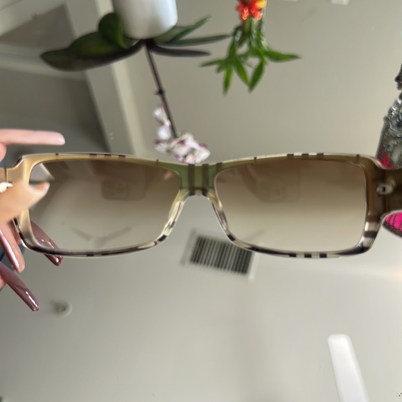 Burberry Sunglasses - Picture 8 of 9